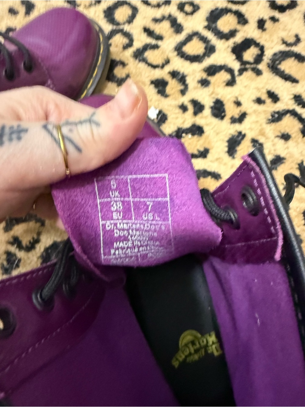 💜MINT CONDITION💜 Vibrant Purple Dr. Martens 1460 8-Eye Boots SE - Size 7 Women’s - Picture 2 of 5